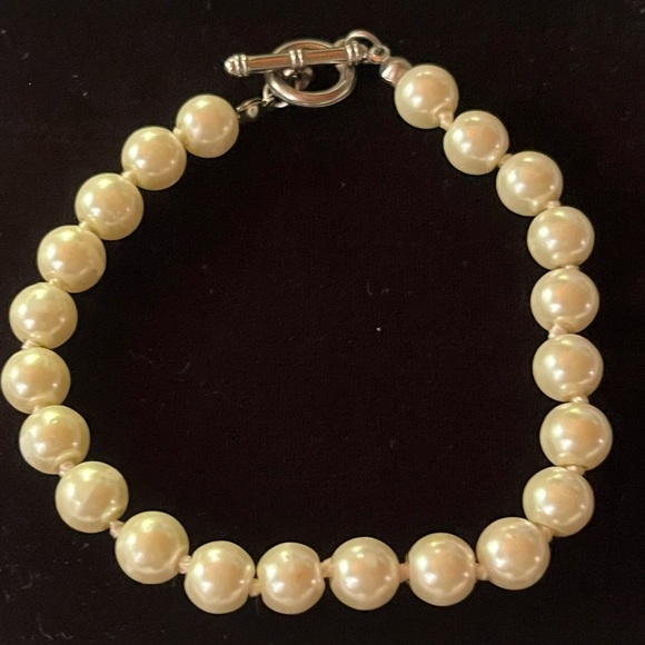 Faux pearl matching bracelet and necklace - Picture 3 of 5